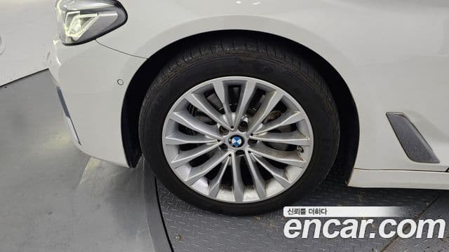 BMW 5 Series 2021 — Şəkil 13/20