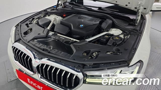BMW 5 Series 2021 — Şəkil 11/20