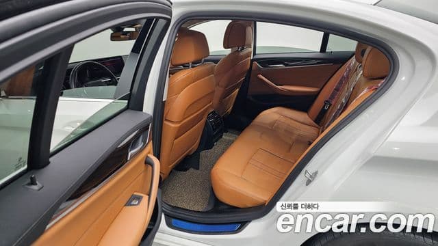 BMW 5 Series 2021 — Şəkil 14/20