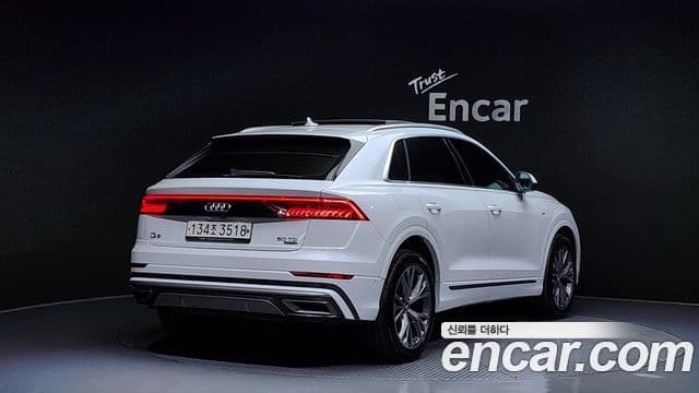 Audi Q7 2020 — ფოტო 2/20