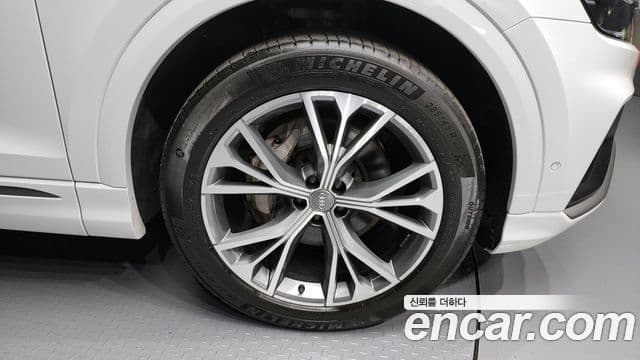Audi Q7 2020 — ფოტო 5/20