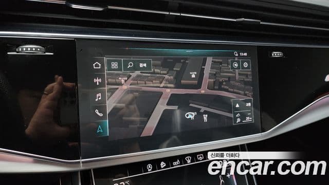 Audi Q7 2020 — ფოტო 14/20
