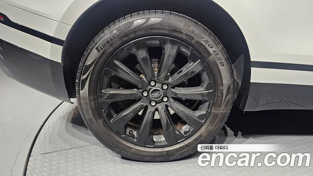 Land Rover Range Rover Velar 2022 — ფოტო 5/20