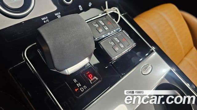 Land Rover Range Rover Velar 2022 — ფოტო 9/20