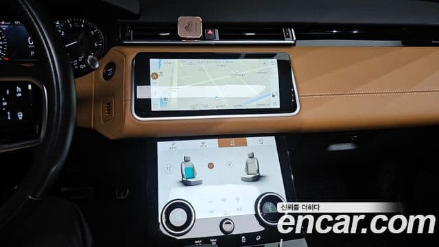 Land Rover Range Rover Velar 2022 — ფოტო 14/20