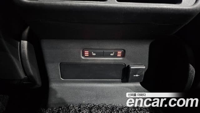Land Rover Range Rover Velar 2022 — ფოტო 18/20