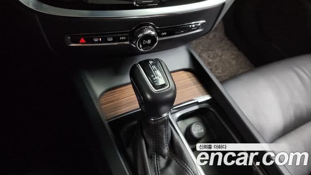 Volvo S60 2020 — Şəkil 9/20