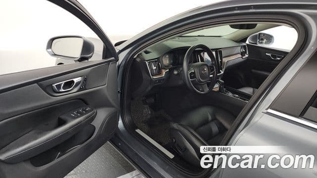 Volvo S60 2020 — Şəkil 10/20