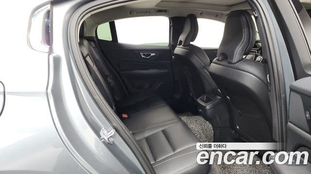 Volvo S60 2020 — Şəkil 12/20
