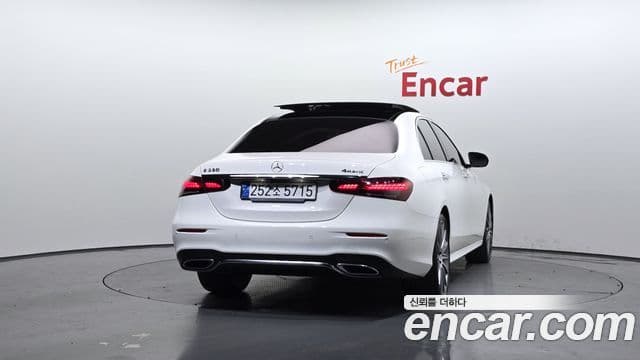 Mercedes-Benz E-Class 2021 — ფოტო 4/20