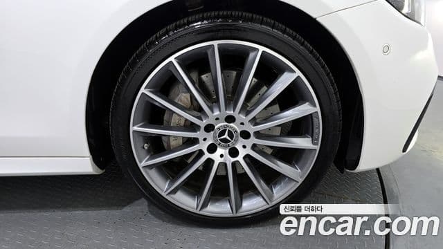 Mercedes-Benz E-Class 2021 — ფოტო 5/20
