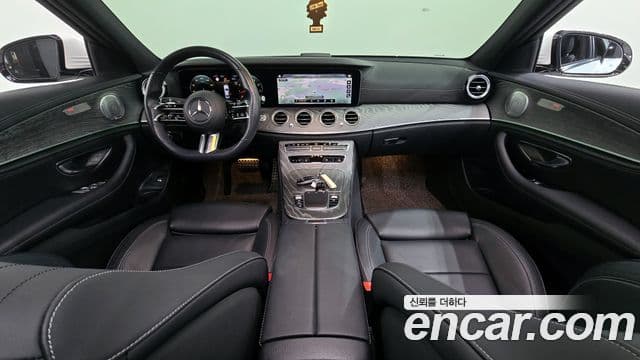 Mercedes-Benz E-Class 2021 — ფოტო 7/20