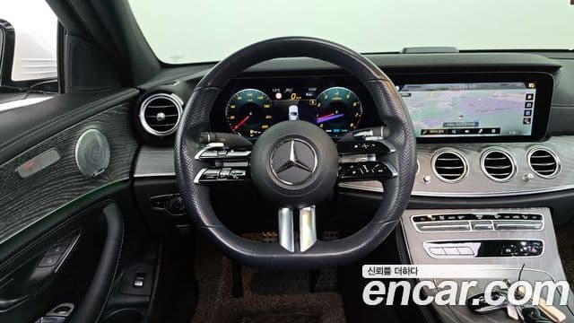 Mercedes-Benz E-Class 2021 — ფოტო 13/20