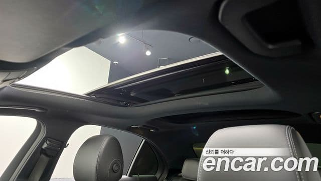 Mercedes-Benz E-Class 2021 — ფოტო 18/20