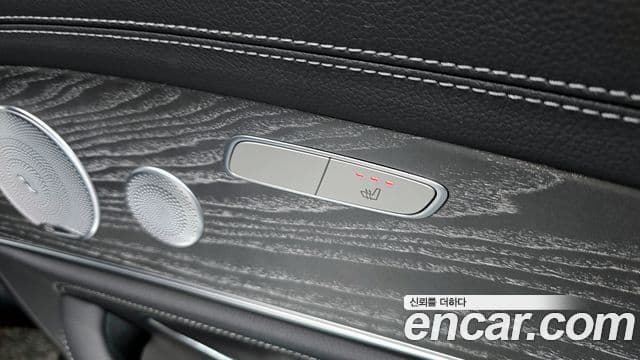 Mercedes-Benz E-Class 2021 — ფოტო 19/20