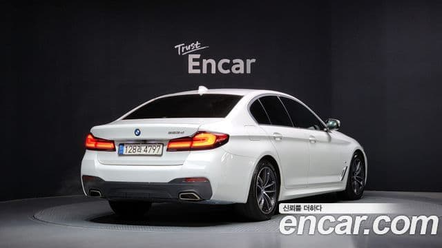 BMW 5 Series 2020 — ფოტო 2/20