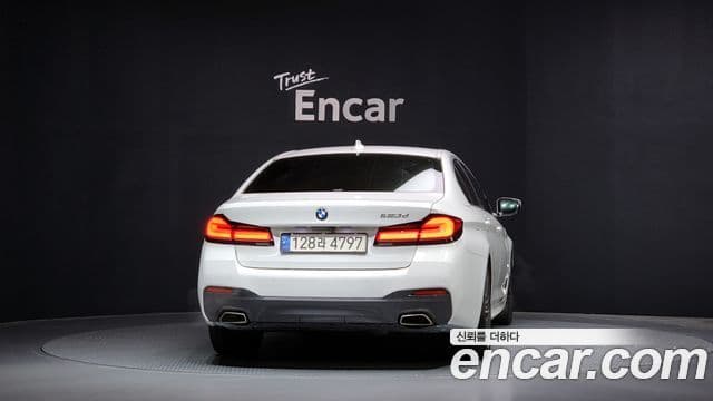 BMW 5 Series 2020 — ფოტო 4/20