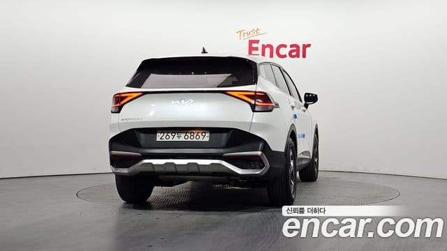 Kia Sportage 2022 — ფოტო 13/20