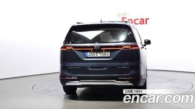 Kia Carnival 2021 — ფოტო 4/20