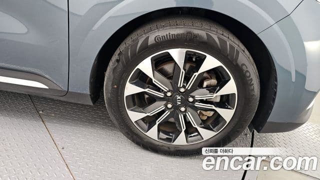 Kia Carnival 2021 — ფოტო 5/20