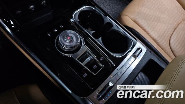 Kia Carnival 2021 — ფოტო 8/20