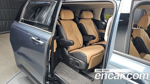Kia Carnival 2021 — ფოტო 12/20