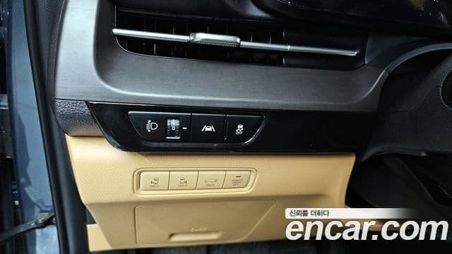 Kia Carnival 2021 — ფოტო 17/20