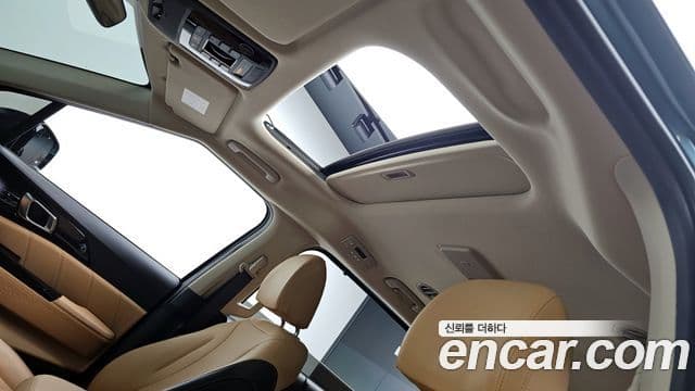 Kia Carnival 2021 — ფოტო 19/20
