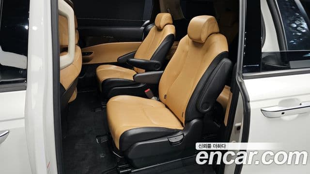 Kia Carnival 2020 — Фото 12/20