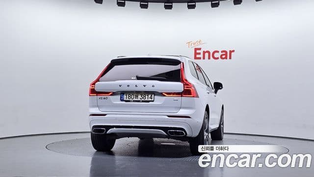 Volvo XC60 2021 — Photo 11/20