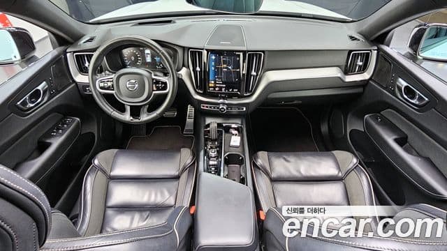 Volvo XC60 2021 — Photo 9/20