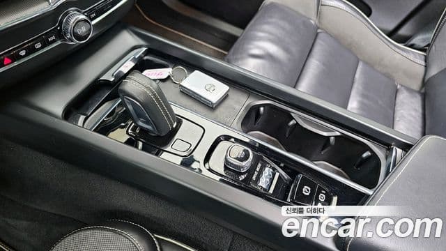 Volvo XC60 2021 — Photo 6/20