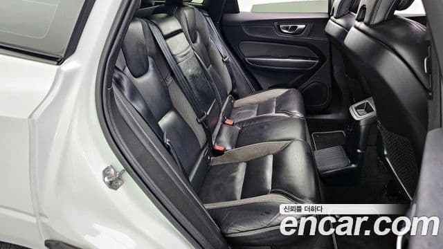 Volvo XC60 2021 — Photo 13/20