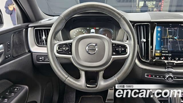 Volvo XC60 2021 — Photo 7/20