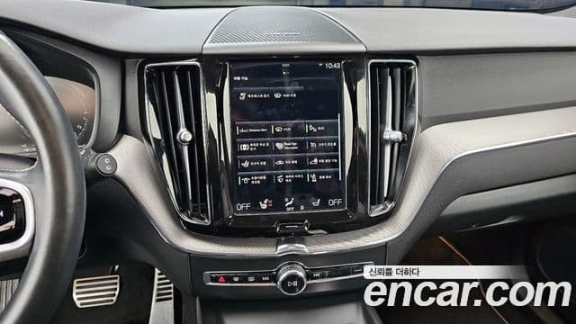 Volvo XC60 2021 — Photo 17/20