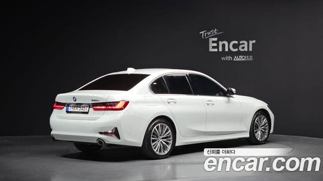 BMW 3 Series 2022 — ფოტო 2/20