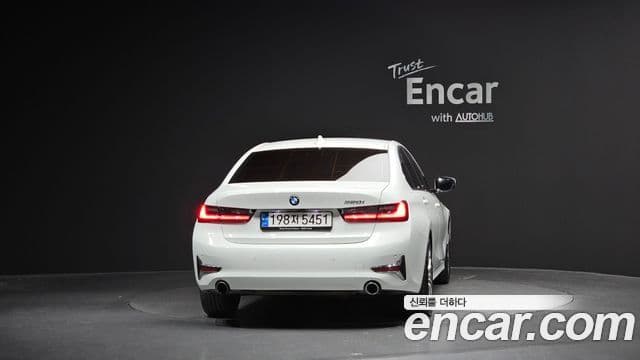 BMW 3 Series 2022 — ფოტო 4/20