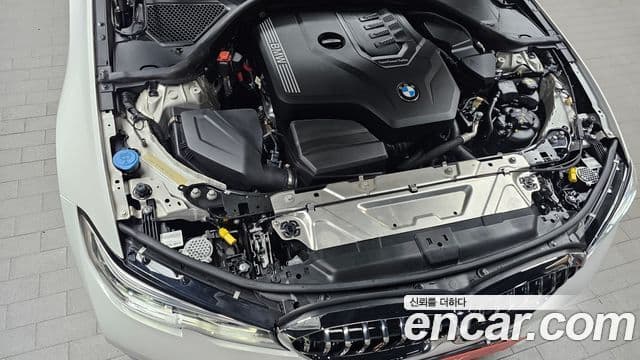 BMW 3 Series 2022 — ფოტო 6/20