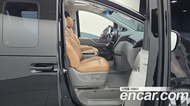 Hyundai Staria 2022 — Фото 10/20