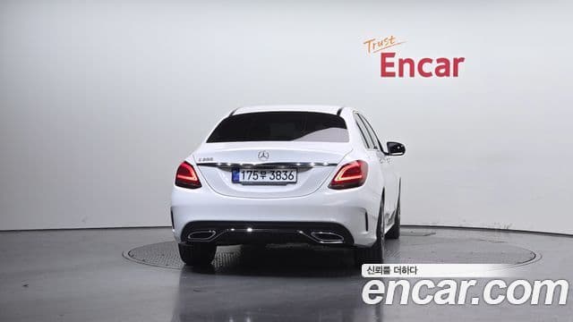 Mercedes-Benz C-Class 2020 — ფოტო 1/20