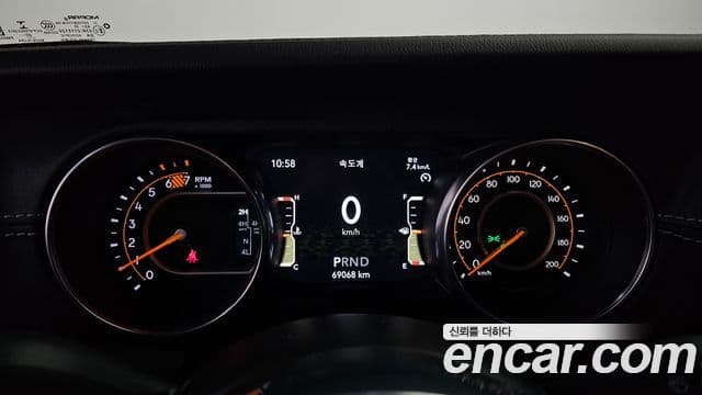 Jeep Wrangler 2021 — ფოტო 8/20