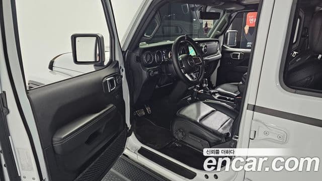 Jeep Wrangler 2021 — ფოტო 10/20