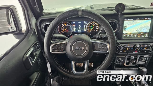 Jeep Wrangler 2021 — ფოტო 13/20