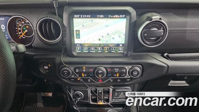 Jeep Wrangler 2021 — ფოტო 16/20