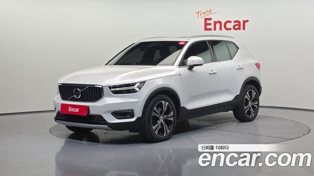Volvo XC40 2021 — ფოტო 1/20