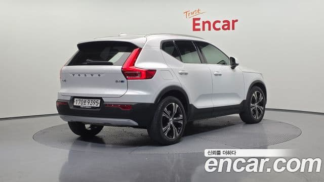 Volvo XC40 2021 — ფოტო 2/20
