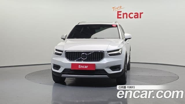 Volvo XC40 2021 — ფოტო 3/20