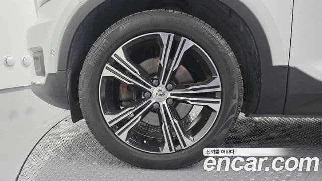 Volvo XC40 2021 — ფოტო 5/20