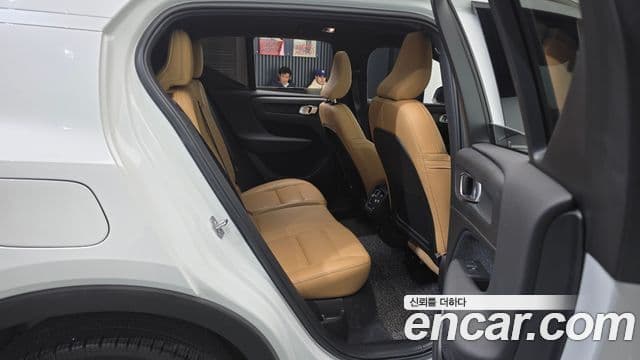 Volvo XC40 2021 — ფოტო 12/20