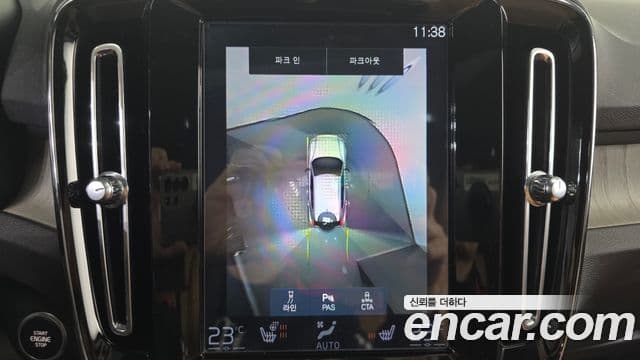 Volvo XC40 2021 — ფოტო 16/20